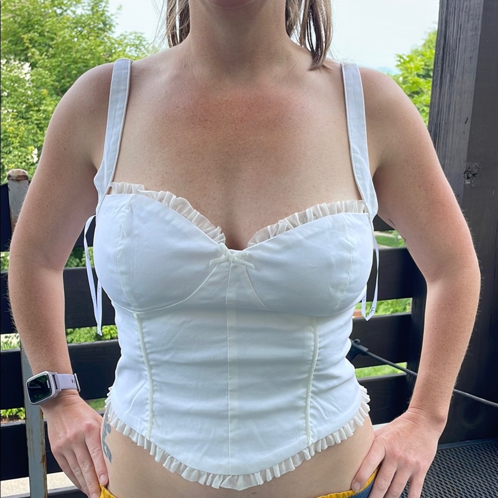 Lulu's Elegant Cream Corset with Ruffle Detail